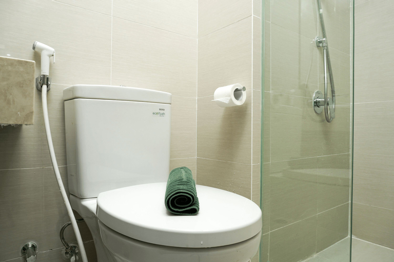 New Studio Apartment with Sky Garden Puri Mansion By Travelio, West Jakarta