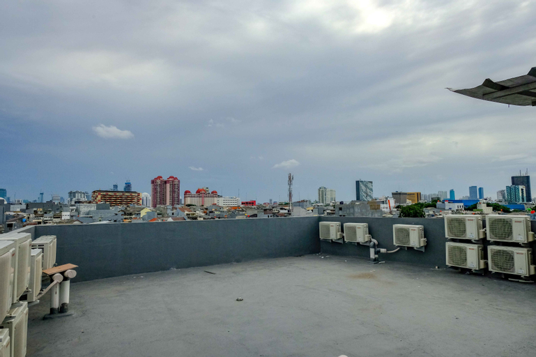 Exterior & Views 6