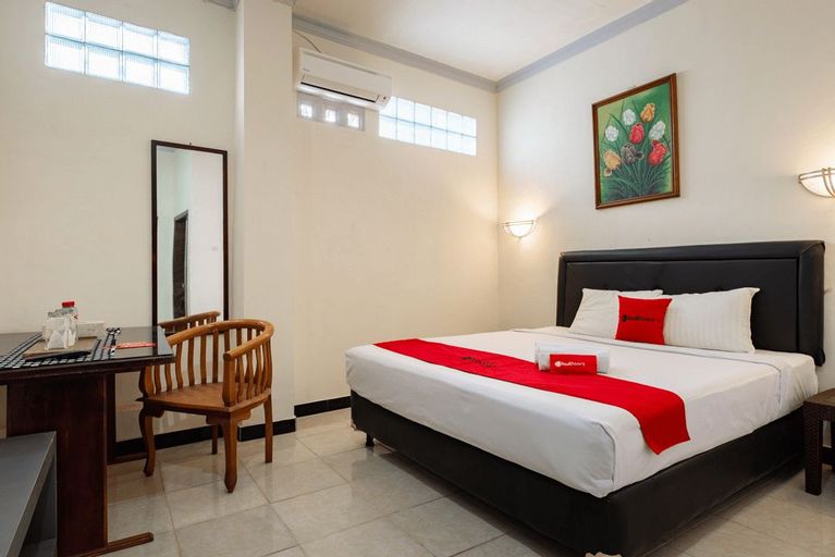 Bedroom 3, RedDoorz Plus near Balai Kota Batu 2, Malang