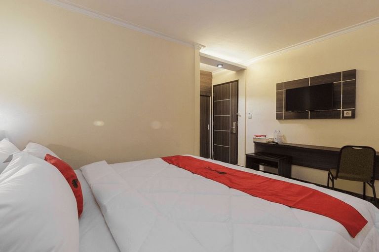 RedDoorz Plus @ Boulevard Panakkukang, Makassar