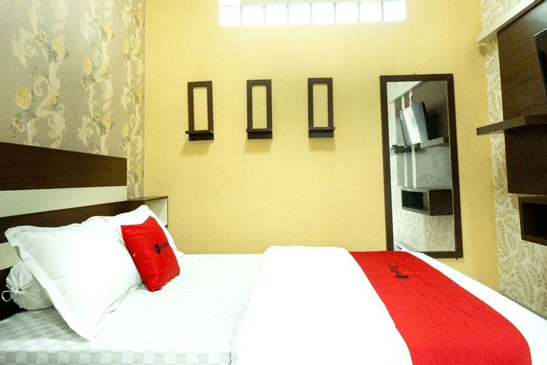 RedDoorz near Benteng Van Den Bosch, Ngawi