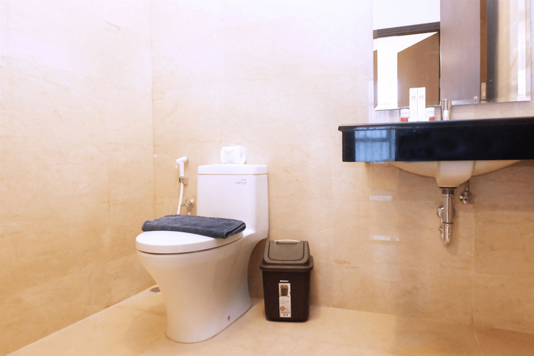 Bathroom 3, 2BR Pancoran BEST L'Avenue Apartment By Travelio, South Jakarta