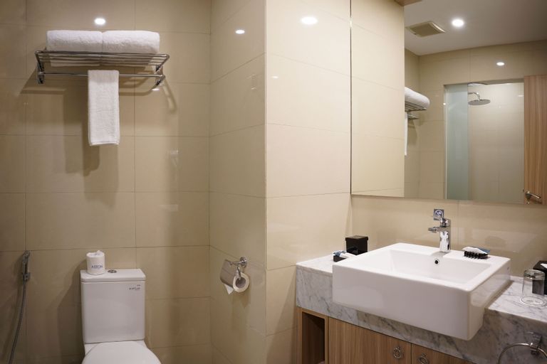 Bathroom 14