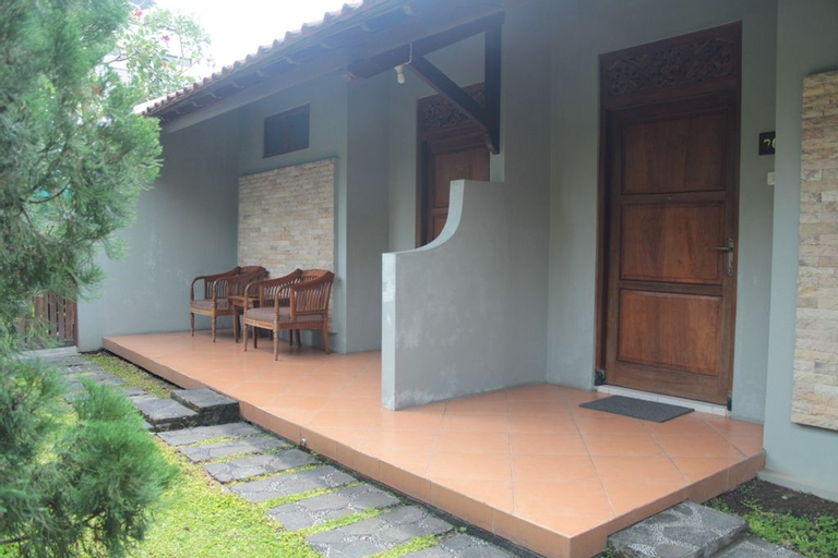Exterior & Views
