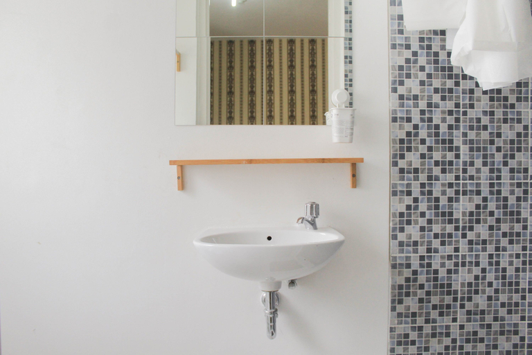 Bathroom 4, Strategic and Posh Studio Aeropolis Apartment By Travelio, Tangerang