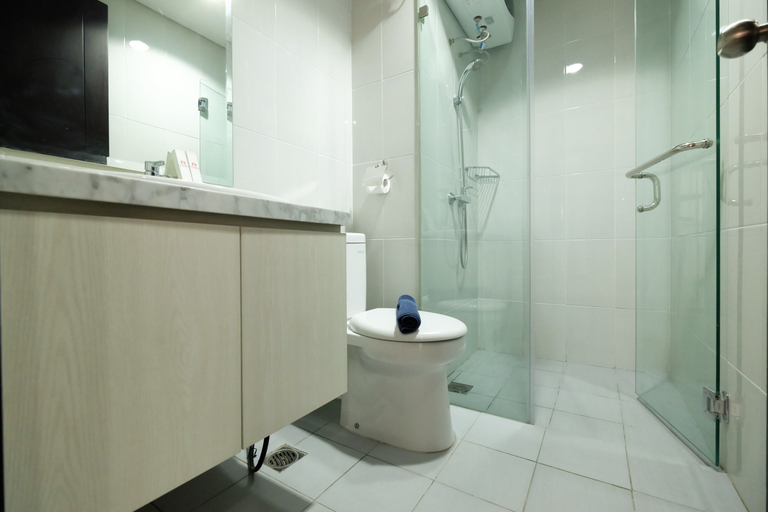 Bathroom 5, Affordable 2BR Casa De Parco BSD Apartment By Travelio, Tangerang