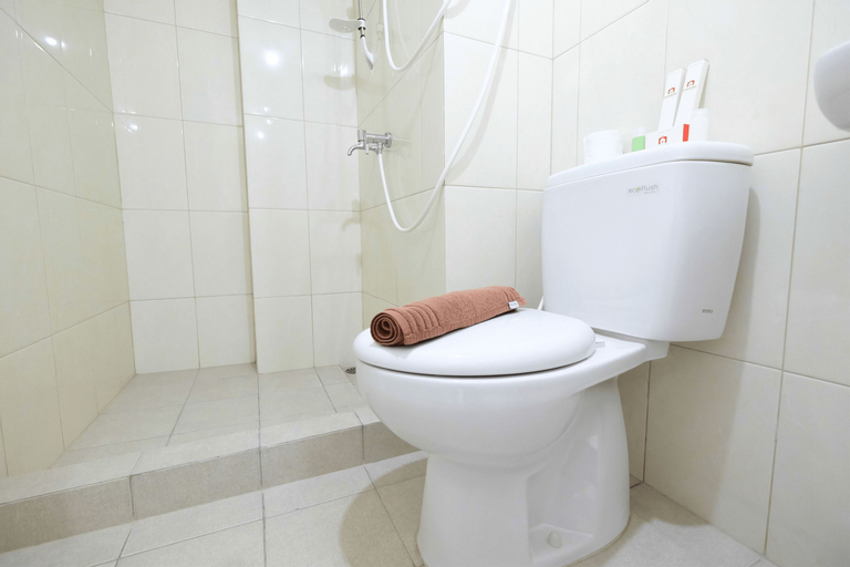 Bedroom 4, Modern and Cozy 2BR @Springlake Bekasi Apartment By Travelio, Bekasi