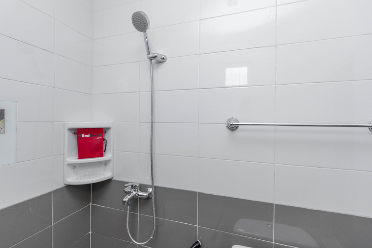 Bathroom 5, RedDoorz Plus @ Cipete Damai, Jakarta Selatan