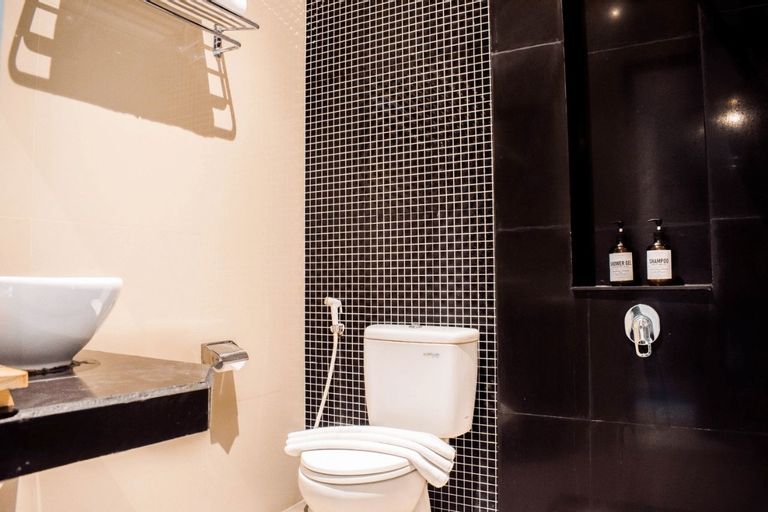Bathroom 13