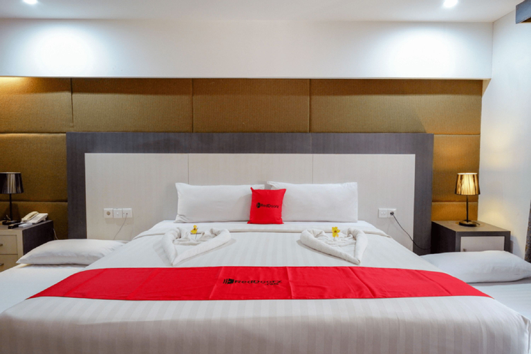 Bedroom 3, RedDoorz Plus near Hotel Benua Kendari, Kendari