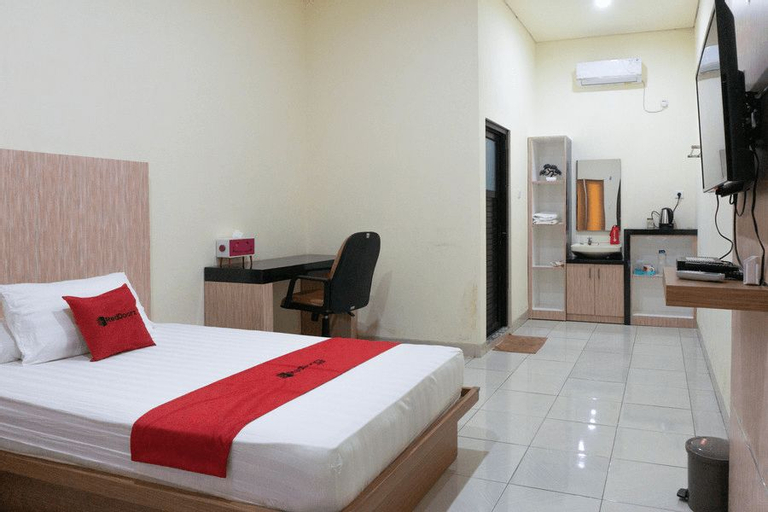 RedDoorz Syariah near Sultan Muhammad Kaharuddin Airport (tutup sementara), Sumbawa