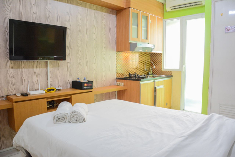 Bedroom 2, Stylish and Comfortable Studio Green Pramuka Apartment By Travelio, Jakarta Timur