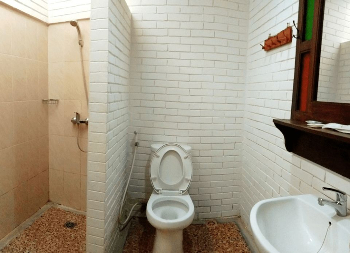 Bathroom 18