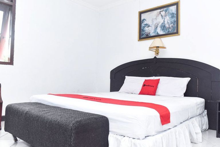 RedDoorz Plus @ Tirta Kencana Hotel, Ambon