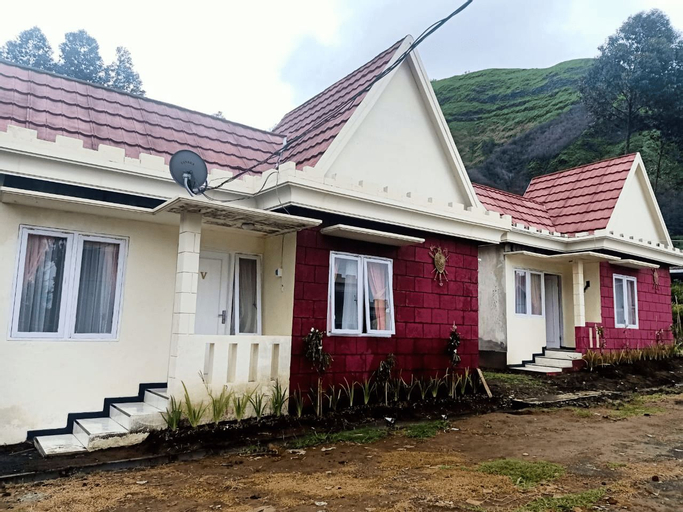 Exterior & Views 1