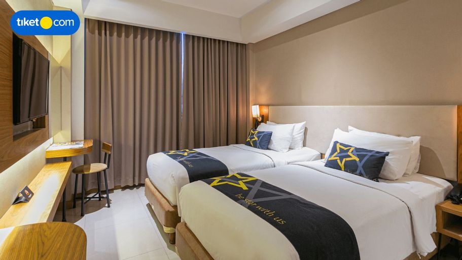 Bedroom 3, Yellow Star Ambarrukmo Hotel, Yogyakarta