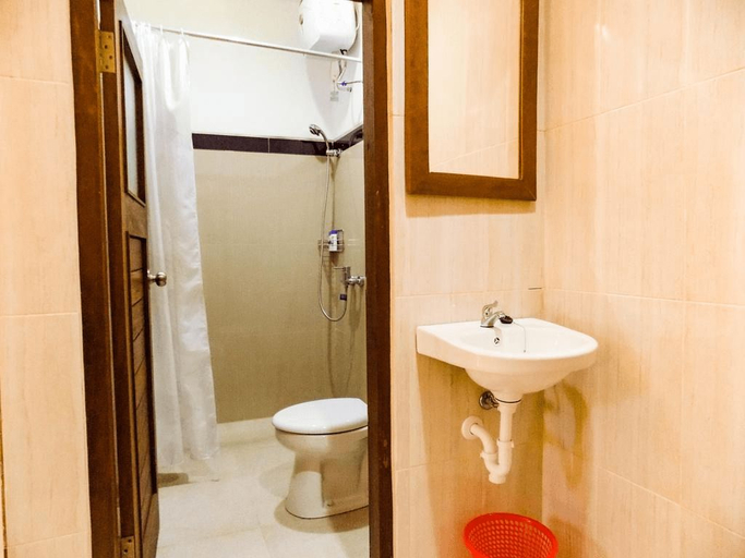 Bathroom 5, Guna Graha Kuta by Kamara, Badung