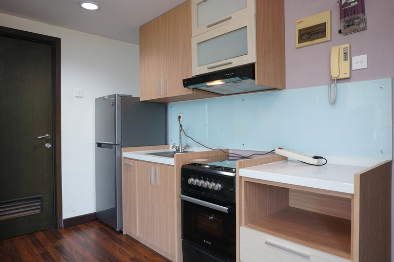 Cozy Living 1BR Tamansari The Hive Apartment By Travelio, East Jakarta