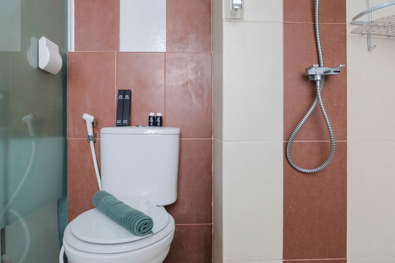 Homey Studio at Saladin Mansion Apartment By Travelio, Depok