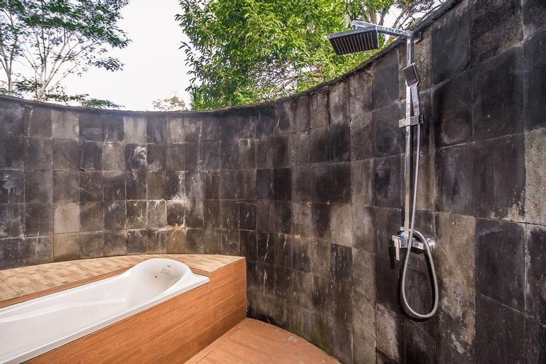 Bathroom 15