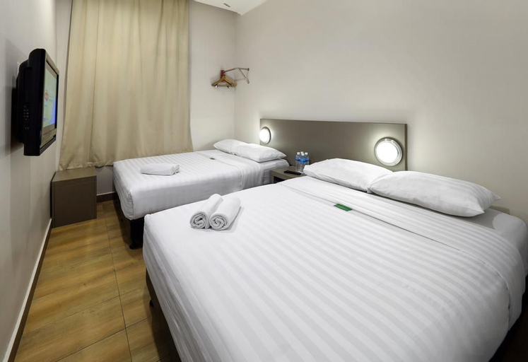 Tune Hotels - 1 Borneo, Kota Kinabalu - Tap to explore photos