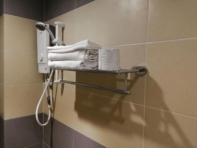 Bathroom 28