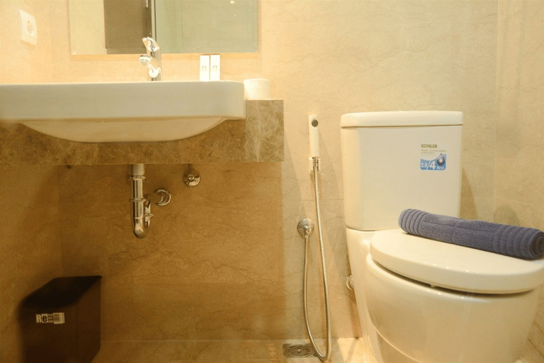 Bathroom 5, Warm and Best Studio Menteng Park Apartment By Travelio, Central Jakarta