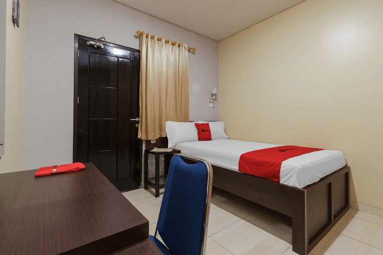 RedDoorz Plus near Pantai Malalayang Manado, Manado