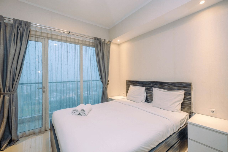 Bedroom 1, Warm and Cozy Studio at The Oasis Apartment By Travelio, Cikarang
