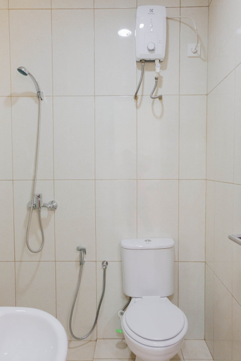 Bathroom 5, Cozy Stay 1BR at Asatti Apartment By Travelio, Tangerang Selatan