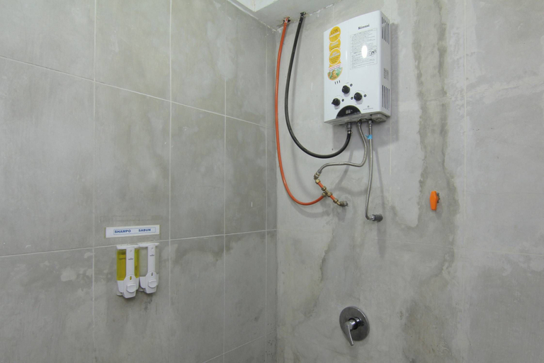 Bathroom 4, Hotel Dieng Permai, Yogyakarta