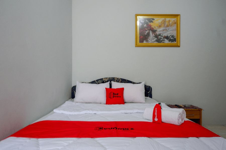 Bedroom 3, RedDoorz @ Hotel Aulia Majene, Majene