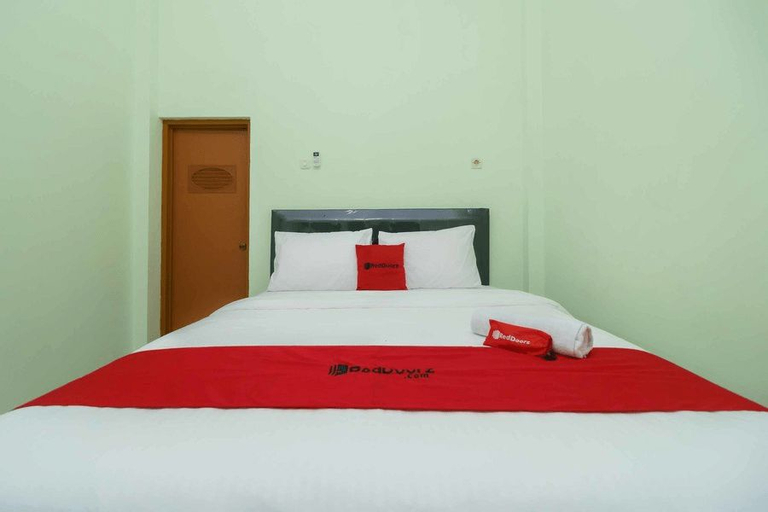 Bedroom 4, RedDoorz Syariah Near RSUD Dr HM Rabain, Muara Enim