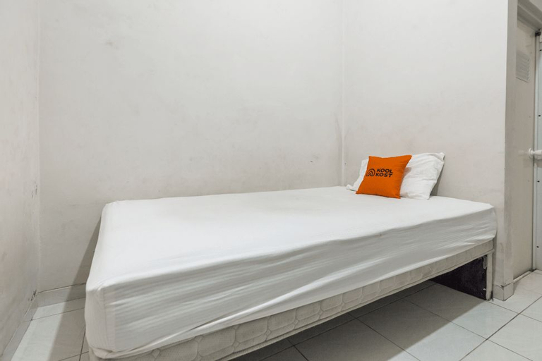 KoolKost Female Syariah near Undip Pleburan, Semarang