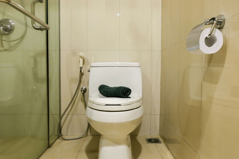 Bathroom 5, Spacious Studio Apartment The Mansion At Kemang By Travelio, South Jakarta