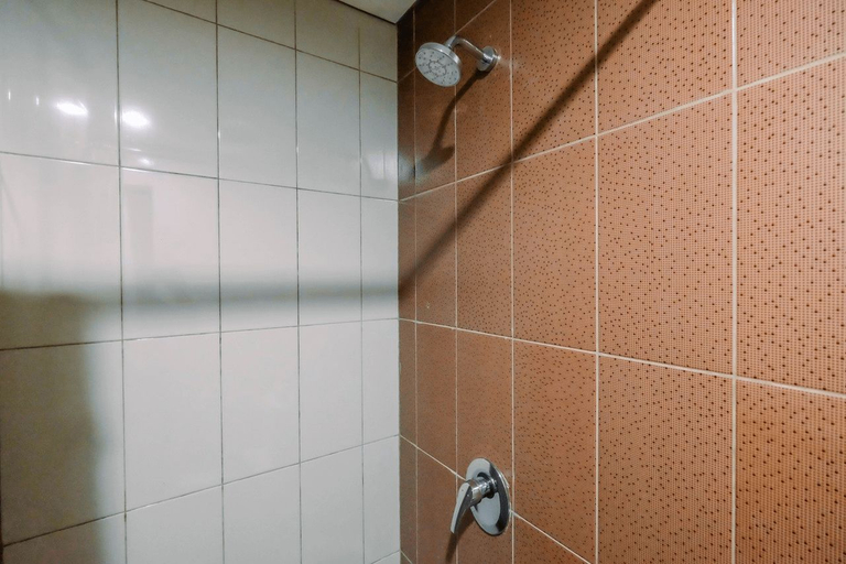 Bathroom 5, Best View 2BR Atlanta Apartment By Travelio, Depok
