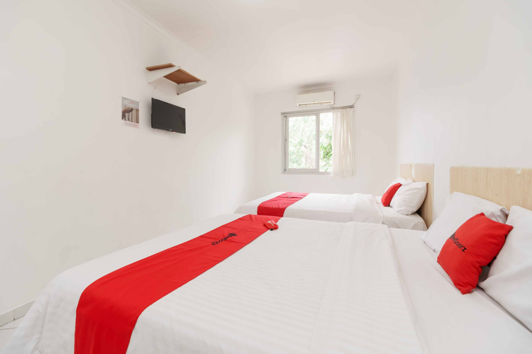 RedDoorz Syariah near Ragunan Zoo 3, South Jakarta
