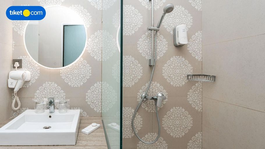 Bathroom 7