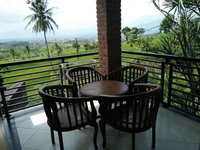 Exterior & Views 10