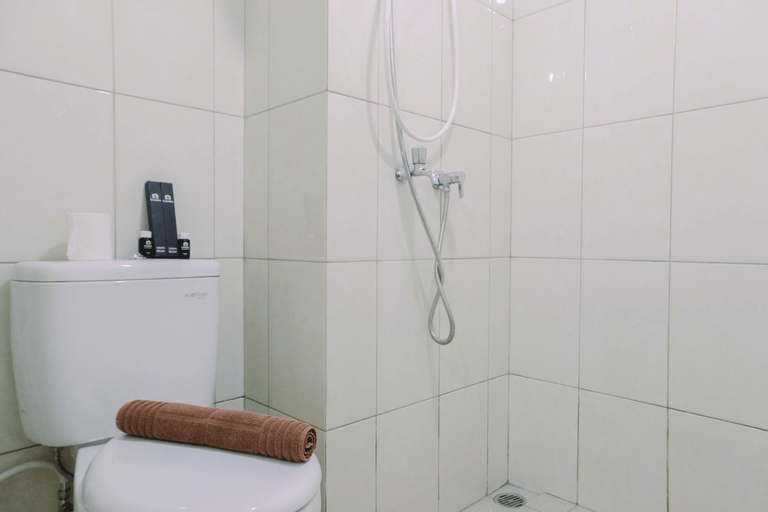 Bedroom 3, Cozy Stay Studio at Springlake Summarecon Bekasi Apartment By Travelio, Bekasi