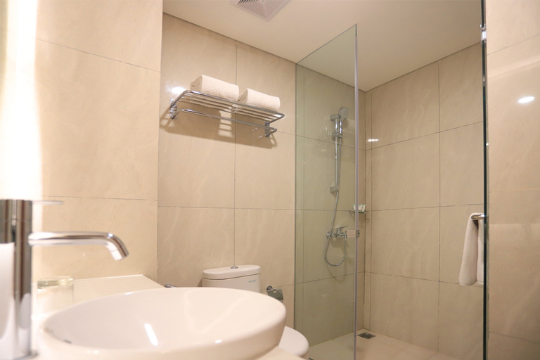 Bathroom 4, Luxury Inn Arion Hotel, East Jakarta