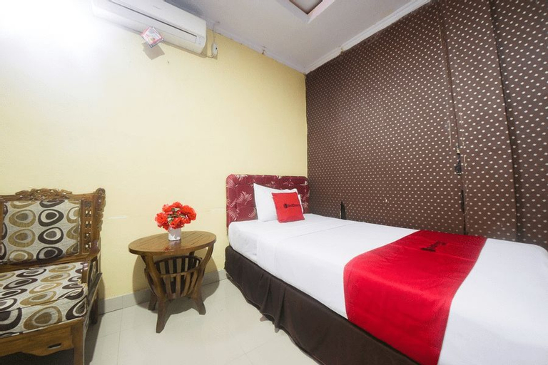 Bedroom 5, RedDoorz Syariah near RSUD Ainun Habibie Gorontalo, Gorontalo