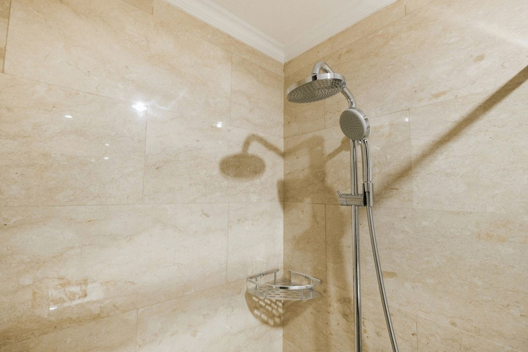 Bathroom 5, Luxurious Studio at Menteng Park Apartment By Travelio, Central Jakarta