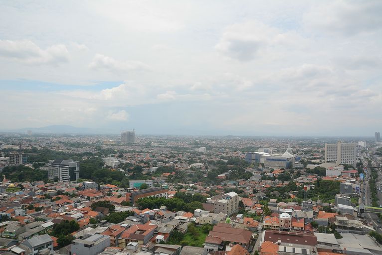 Comfy Strategic 1BR Apartment Atlanta Residence near Universitas Indonesia By Travelio, Depok