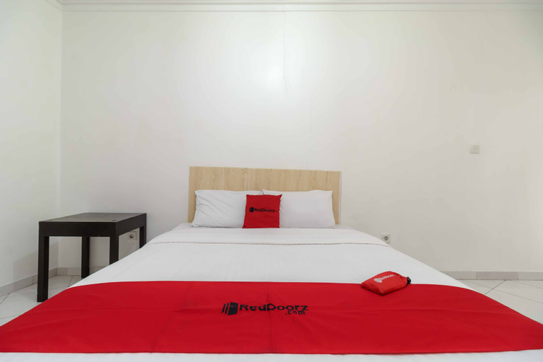 RedDoorz Syariah near Ragunan Zoo 3, South Jakarta