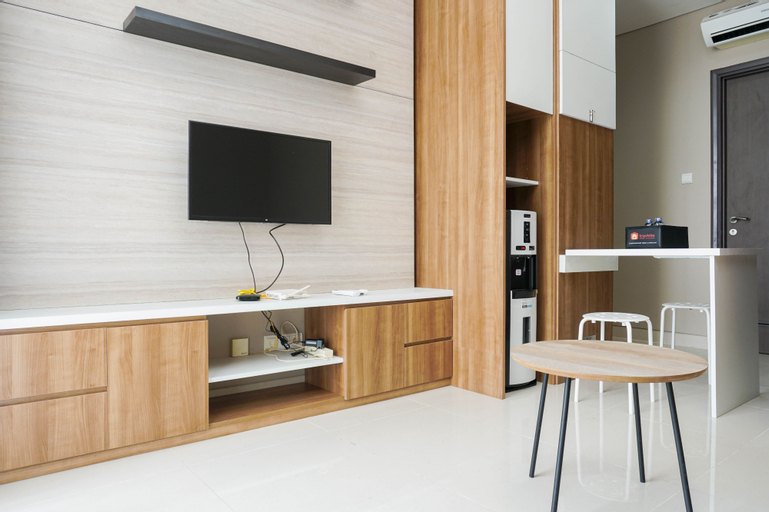 Comfortable Design 1BR Apartment Ciputra International Puri By Travelio, West Jakarta