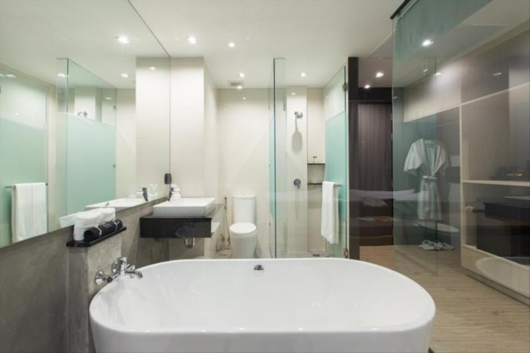 Bathroom 11