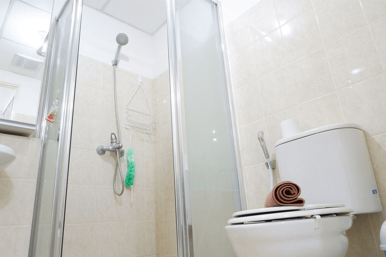 Bathroom 5, Homey 1BR at The Wave near Epicentrum Kuningan By Travelio, Jakarta Selatan