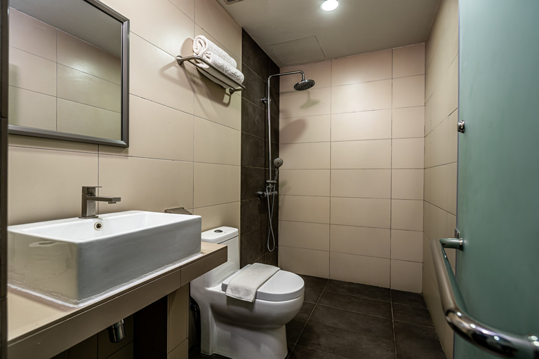Bathroom 5, Orange Hotel Kuchai Lama, Kuala Lumpur