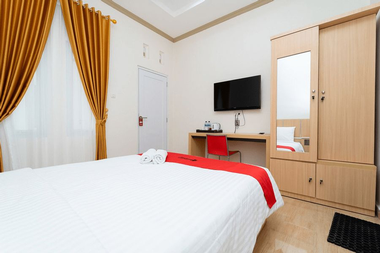 RedDoorz near Griya Agung Palembang, Palembang